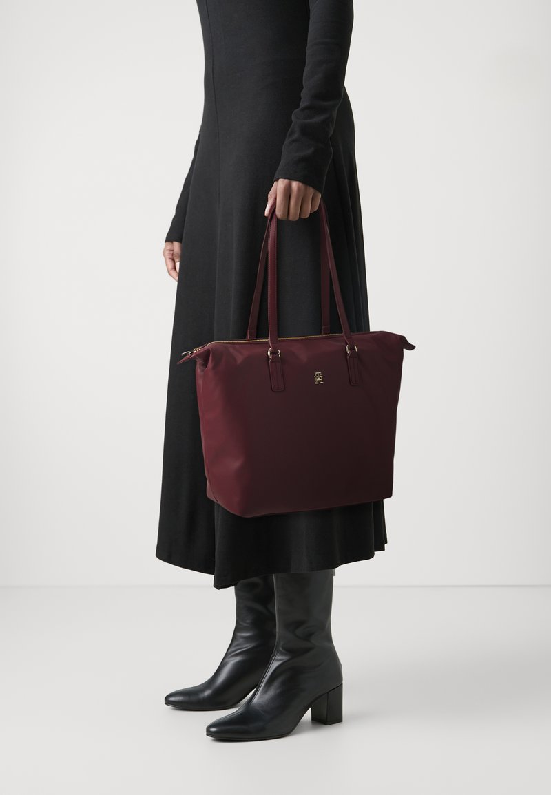 Tommy Hilfiger POPPY REFORM TOTE - Pirkinių krepšys - rouge