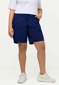 Ulla Popken BERMUDA STYLE POCHES CEINTURE CONFORTABLE - Shorts - dark blue