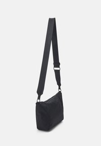 Zign Taška s příčným popruhem - black