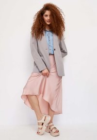 Cesare Gaspari Sandalias con plataforma - beige