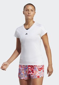 adidas Performance - AEROREADY TRAIN ESSENTIALS MINIMAL BRANDING V-NECK - Sporta krekli - white Miniatūras attēls 1