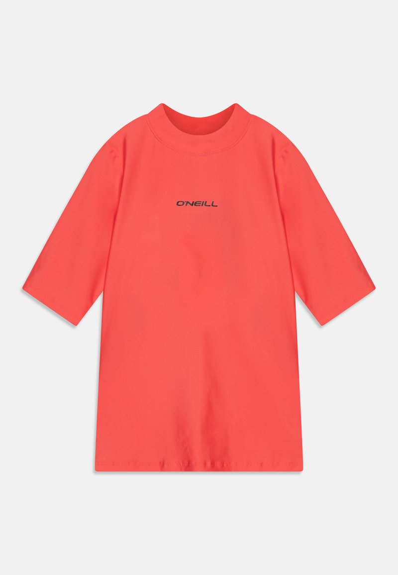 Korallfärgad t-shirt med kort ärm, tillverkad av mjukt material, med en rund halsringning och en svart "O'NEILL"-logotyp tryckt på framsidan.