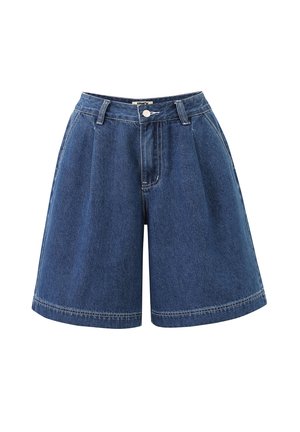 Bermuda en denim bleu taille haute avec passants de ceinture, fermeture avant par boutons et jambes larges.