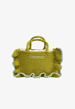 Borsa a mano verde all'uncinetto con bordi arricciati, rifinitura azzurro chiaro, "TWINSET" ricamato sul davanti, e due manici con una fodera interna in tessuto beige.