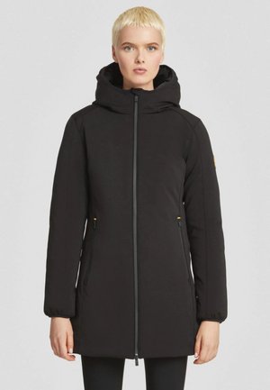 Giacca nera con cappuccio, chiusura con zip, maniche lunghe, tasche laterali e dettagli in giallo a contrasto. Tessuto liscio e isolato.