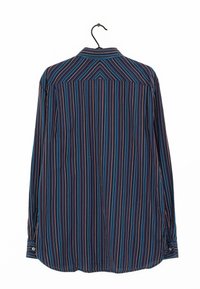 Randy långärmad skjorta i mörk marinblå, med vertikala ränder i blått och rött. Krage med knappar på ärmarna och bakstyket.