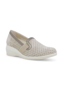 Scarpe beige slip-on in suede perforato, con pannelli laterali elasticizzati e suola a zeppa. Accentuate con dettagli in beige liscio e un design leggero.