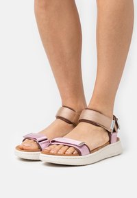 Woden LINE - Sandaler - multi rose