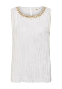 Blouse blanche sans manches plissée avec une bordure dorée décorative et de petites perles suspendues autour de l'encolure.
