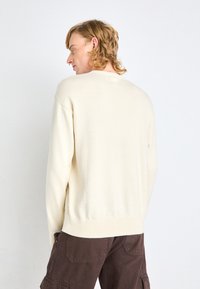 GAP LOGO INTARSIA CREW - Strickpullover - ivory frost