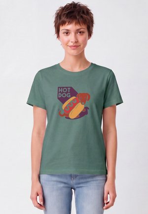 watapparel, HOT DOG - T-shirt imprimé - green bay