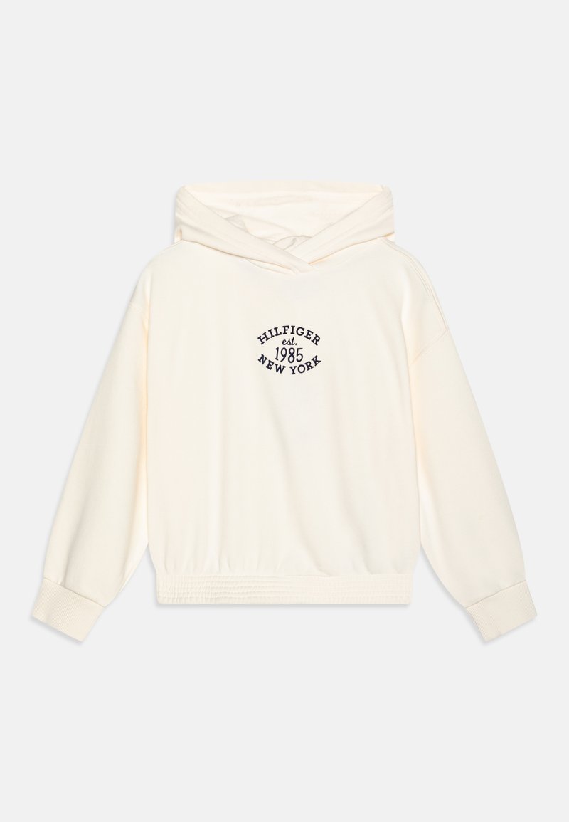 Hoodie color crema in tessuto morbido con vestibilità rilassata. Presenta un logo frontale in blu navy, maniche lunghe e dettagli a costine nel bordo.