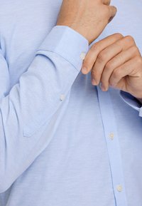 Lindbergh OXFORD SUPERFLEX - Camicia - lt blue mix