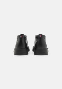 Tommy Hilfiger COMFORT TOE - Volnočasové šněrovací boty - black