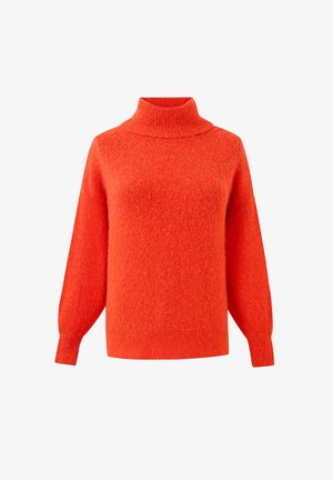 Helle orange gestrickte Rollkragenpullover mit langen Ballonärmeln sowie gerippten Bündchen und Saum auf weißem Hintergrund.