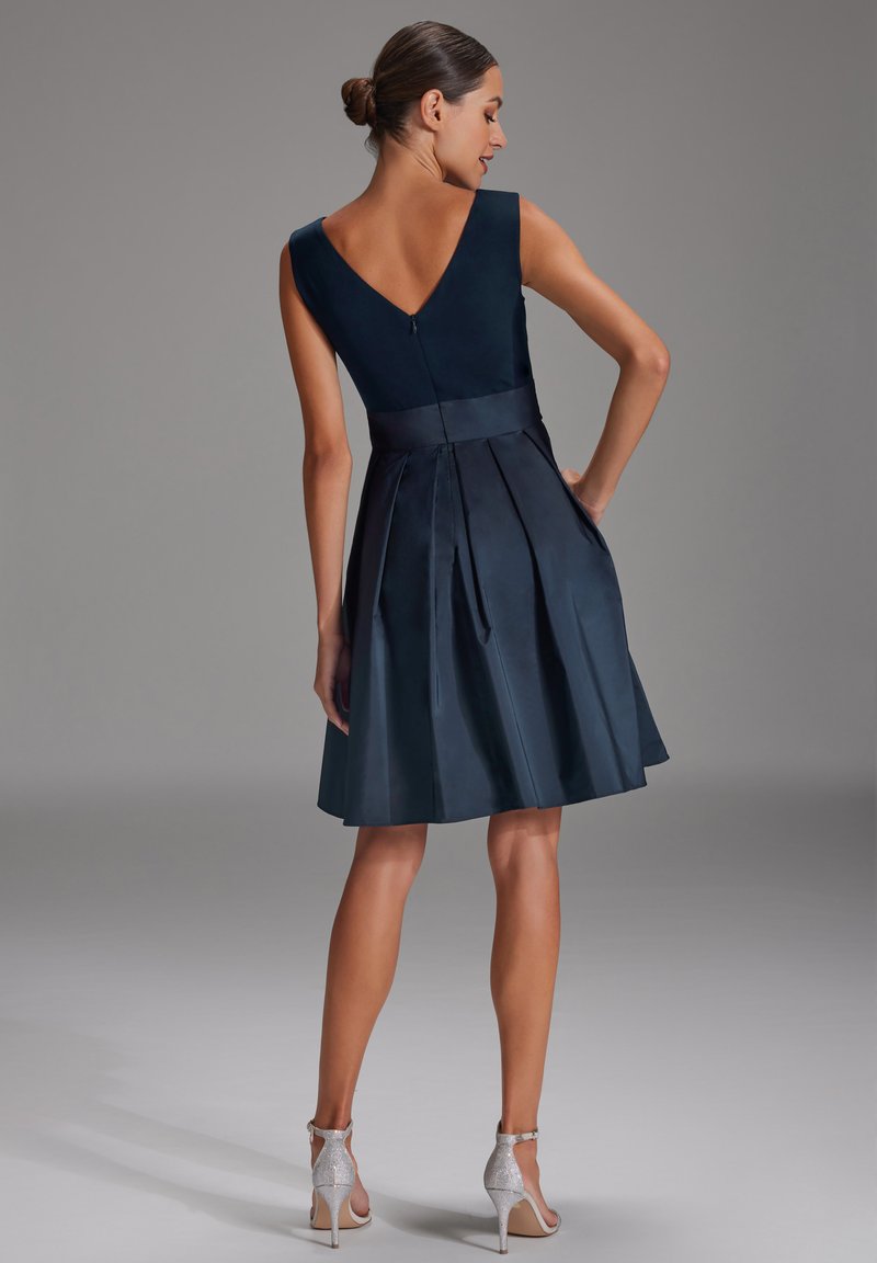 princess polly baby blue dress Reiss Floral Print Fitted Midi Dress in Navy/Blue main image 1