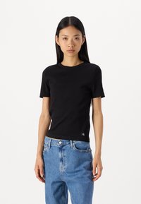 Calvin Klein Jeans LABEL FITTED TEE - Tricou basic - black