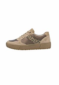 Baskets en daim beige avec des accents léopard, bout arrondi, design à lacets et semelle en caoutchouc texturée, présentant des tons de brun clair et foncé.