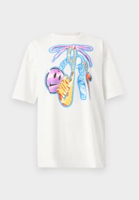 Επιλέχθηκε, off-white