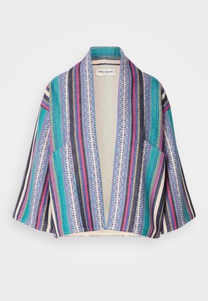 Värvikas kimono-stiilis kardigan, millel on erinevaid triipu tealktaselt, mereväe sinist, roosat ja valget ning geomeetrilisi mustreid. Avatud ees, lühikesed varrukad.