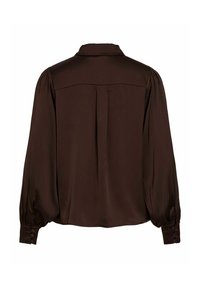 Smeđa svila bluza s ovratnikom, dugim napuhanim rukavima s dugmadima na manžetama i naboranim detaljem na leđima.