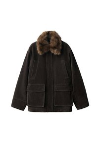 Giacca in suede marrone con colletto in pelliccia sintetica, due tasche frontali e una vestibilità comoda. Presenta un design minimalista e una costruzione resistente.