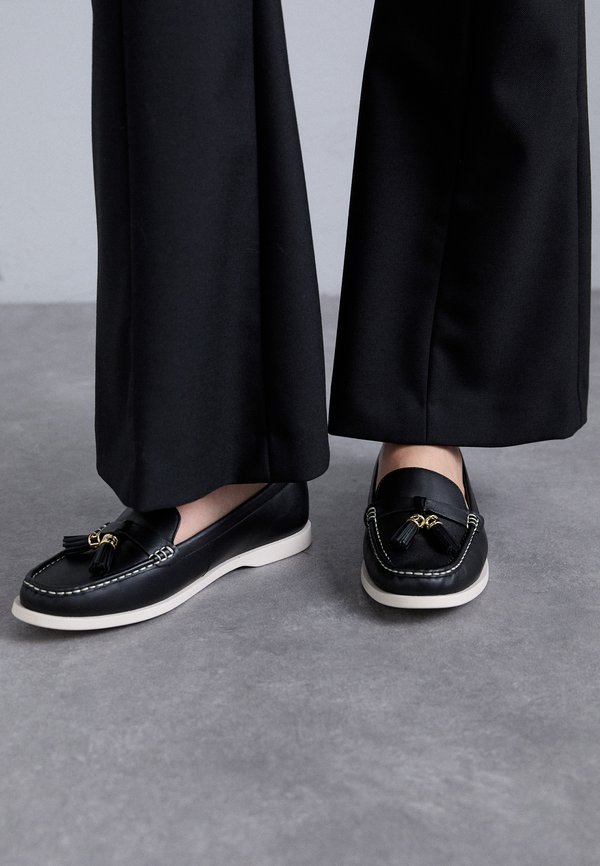 KIERNAN LOAFER - Slip-ons