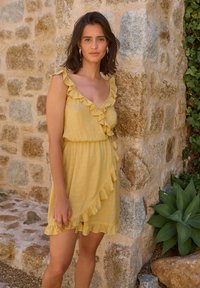 Next MINI WRAP - REGULAR FIT - Denní šaty - yellow