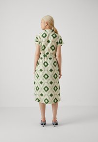 Object OBJBERRY LONG DRESS  - Blusenkleid - sandshell/peridot