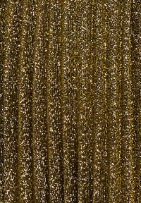 Skinner olivengrønt stof med en tekstureret overflade præget af fint glimmer og plisseringer, der skaber visuel dybde og rigdom i farven.