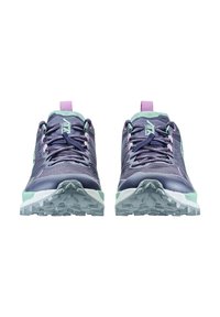 Scarpe da trail viola e menta con tessuto testurizzato, dettagli riflettenti e una suola bianca robusta. Presentano lacci piatti e un'etichetta per la presa.