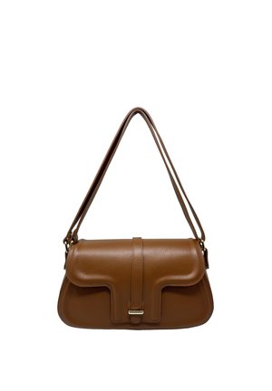 Borsa a tracolla in pelle marrone con chiusura a patta e una singola tracolla regolabile, con dettagli in metallo dorato discreto.