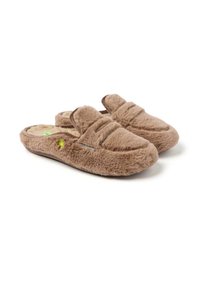 Chaussons marron en fourrure avec une texture douce, présentant un dos fermé, des détails de couture subtils et une semelle rembourrée pour le confort.