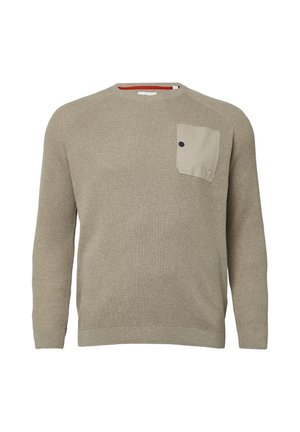 Šviesiai kreminė megzta palaidinė su tekstūruotu raštu, su kairėje krūtinės pusėje esančia kišene šviesesnėje atspalvyje ir tamsiai mėlynos spalvos mygtuku.