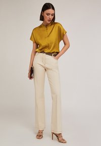 Motivi CON COLLETTO ALLA COREANA - Bluse - giallo
