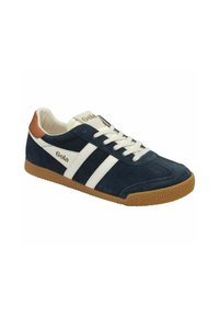 Sneaker in suede blu navy con accenti bianchi e beige. Caratterizzato da un design classico, suola in gomma testurizzata e allacciatura frontale. Logo sul linguetta.