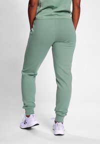 Hummel PAOLA  - Jogginghose - chinois green