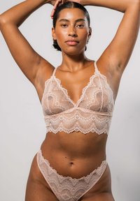 Understatement BRALETTE TOP - Kaarituettomat rintaliivit - nude