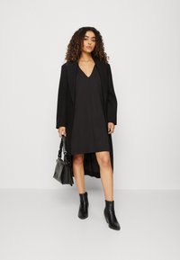 ONLY ONLBIANCA V NECK DRESS - Obleka iz džersija - black
