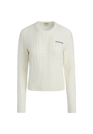 Maglione bianco a maglia morbida con maniche lunghe e scollatura a girocollo. Presenta polsini e orlo a costine, con "GUESS JEANS" ricamato in nero.