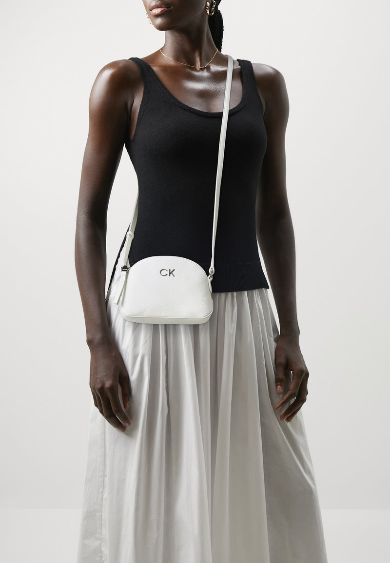 Calvin Klein DAILY SMALL DOME - Borsa a tracolla - bright white