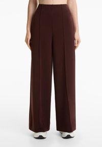 OYSHO SOFT-TOUCH STRAIGHT-LEG WITH CREASE - Donji dijelovi trenirke - mottled brown