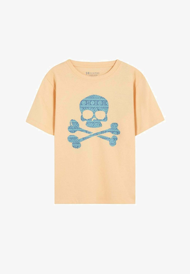 Camiseta de algodón beige de manga corta con un diseño azul de calavera y huesos cruzados en el centro del frente.