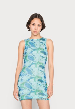 Vestido mini sem mangas com um padrão mármore azul e verde, feito de tecido elástico, com uma silhueta ajustada e decote redondo.