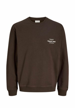 Sweat-shirt marron foncé à manches longues avec col rond, petit texte blanc sur le côté gauche de la poitrine indiquant « Originals Studio ».