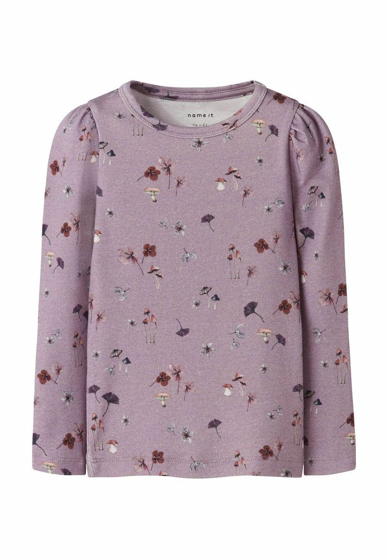 Lila peutermode met lange mouwen en pofmouwen, versierd met een verspreid patroon van kleine paddenstoelen, bladeren en bloemen.