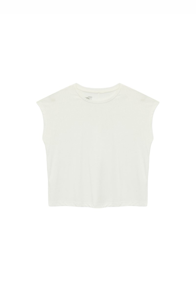 Top blanco de manga corta con cuello redondo y ajuste holgado. Hecho de una tela suave y ligera. Diseño minimalista sin patrones visibles.