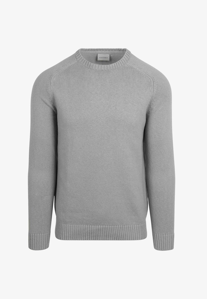Grau gestrickter Pullover mit rundem Hals, langen Ärmeln, gerippten Bündchen und Saum. Angenehme Textur, normale Passform. Minimalistisches Design, ohne Muster.