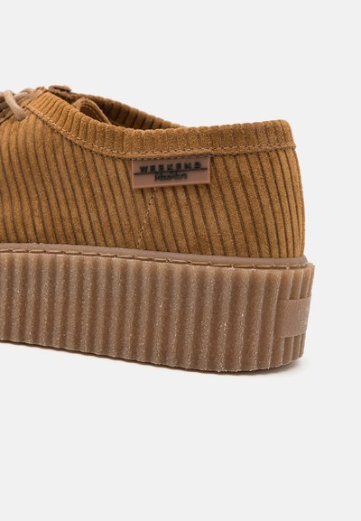 WEEKEND MaxMara KAPOK - Zapatos con cordones - cammello