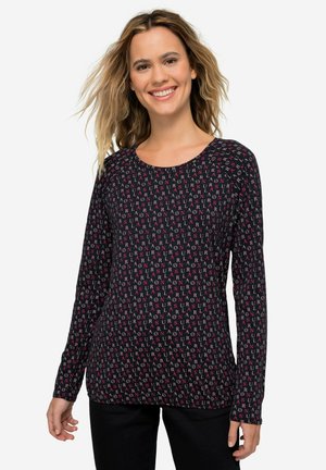 Langärmliges schwarzes Shirt mit einem sich wiederholenden Muster aus rosa und weißen Buchstaben. Weicher Stoff und runder Halsausschnitt, entworfen für einen lässigen Sitz.